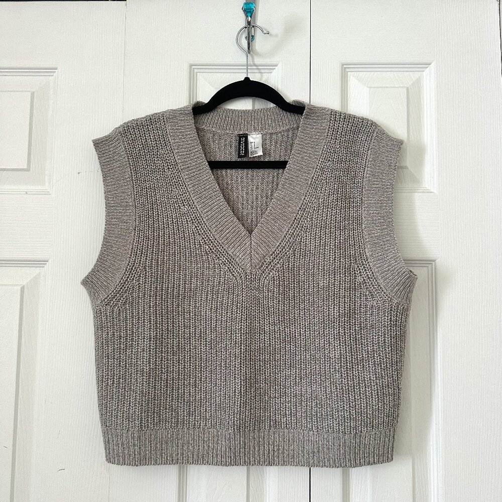 🤍H&M🤍 RIBBED SWEATER VEST SIZE M
